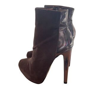 New Italian Bucco High Stiletto Taupe Side Zipper Ankle Booties size 7